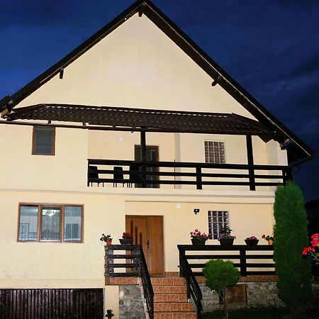 Popasul Galesean Hotel Galesu Exterior photo