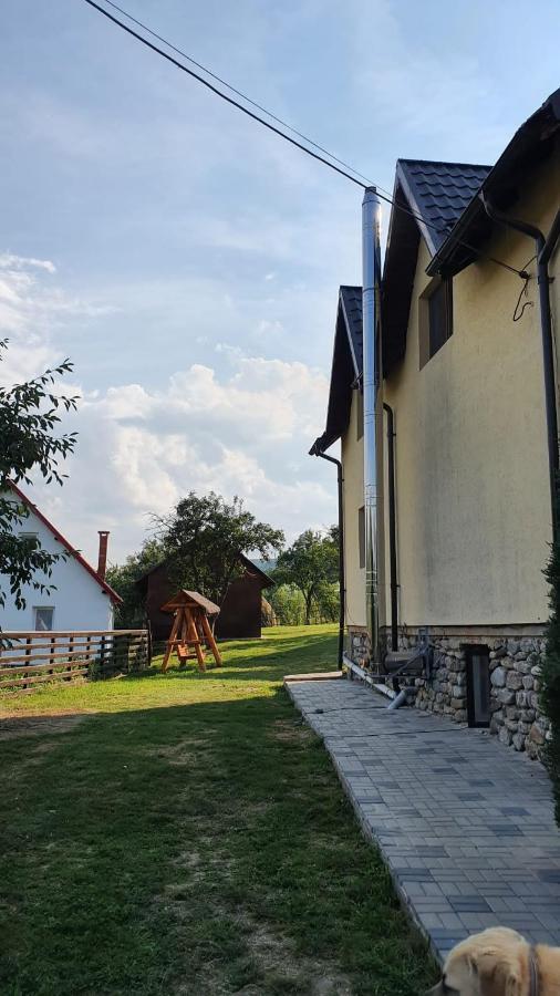 Popasul Galesean Hotel Galesu Exterior photo